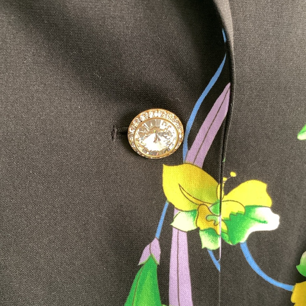 Blazer - Picture 5 of 5